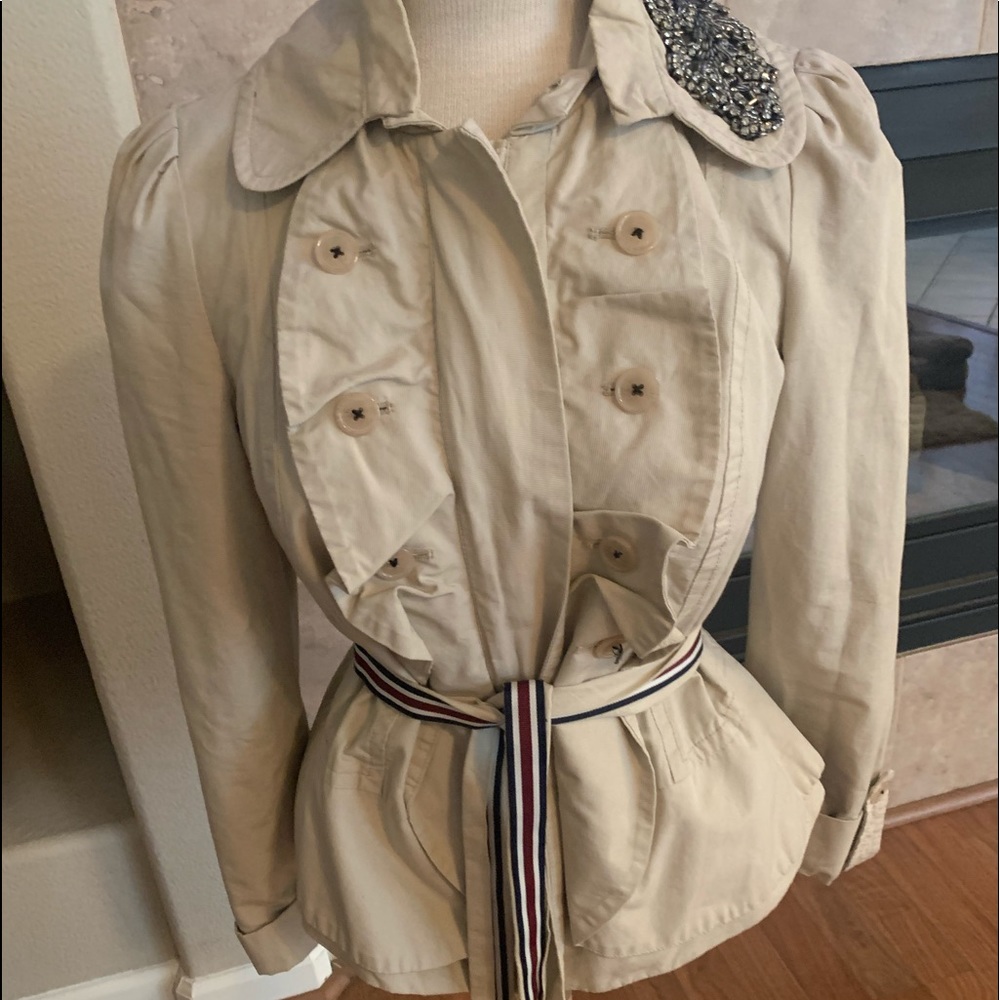 Cute small blazer/jacket but may fit a small/med